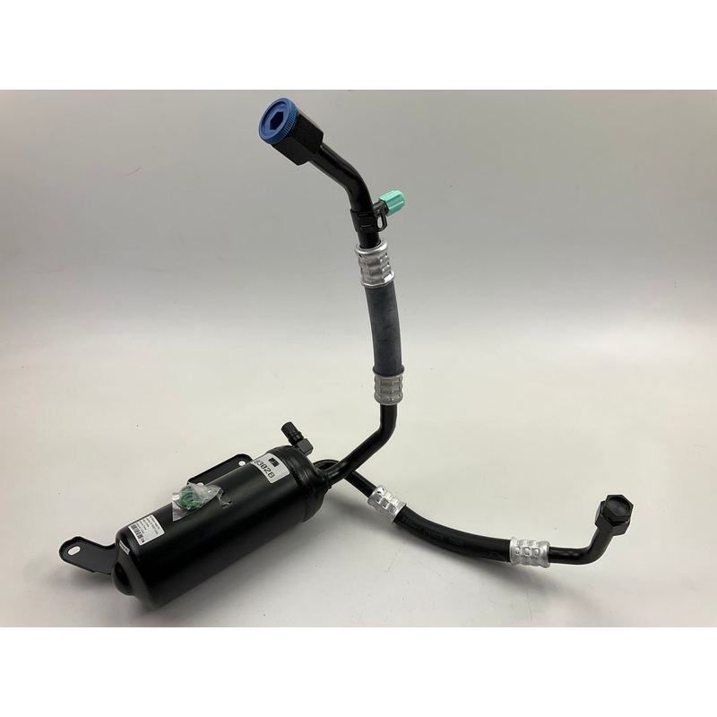 NEW UNBOXED 4 Seasons 83028 A/C Accumulator With Hose Assembly (WITHOUT REAR AC)