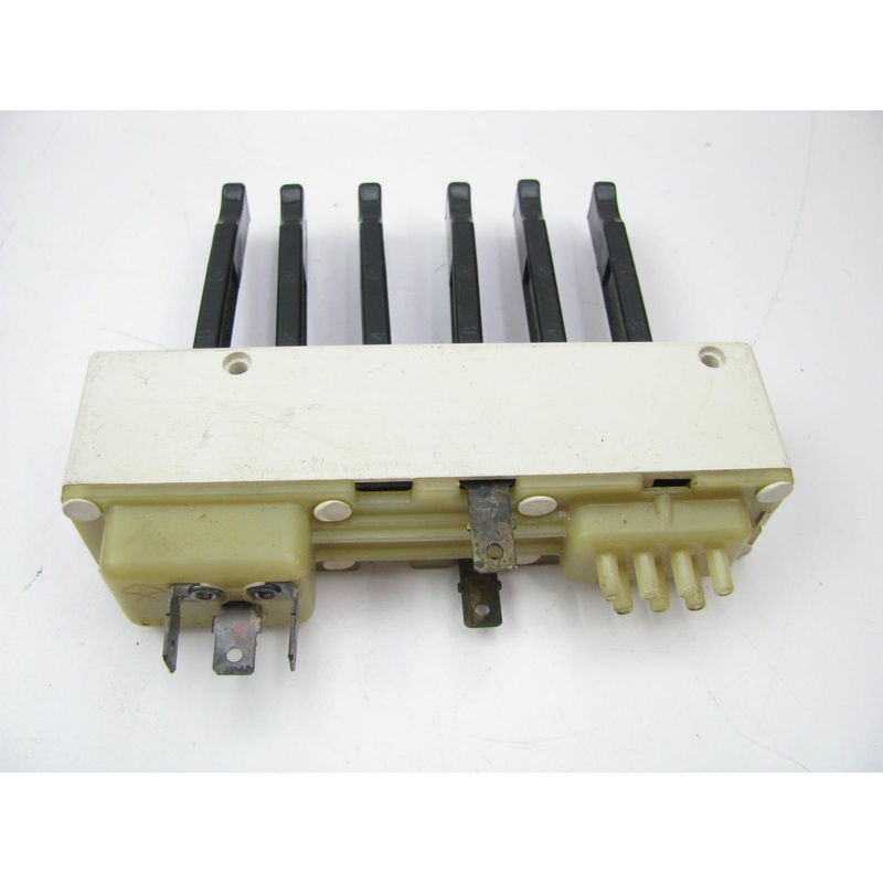 NEW - OUT OF BOX  3846091 A/C Heater Push Button Control Switch For Mopar