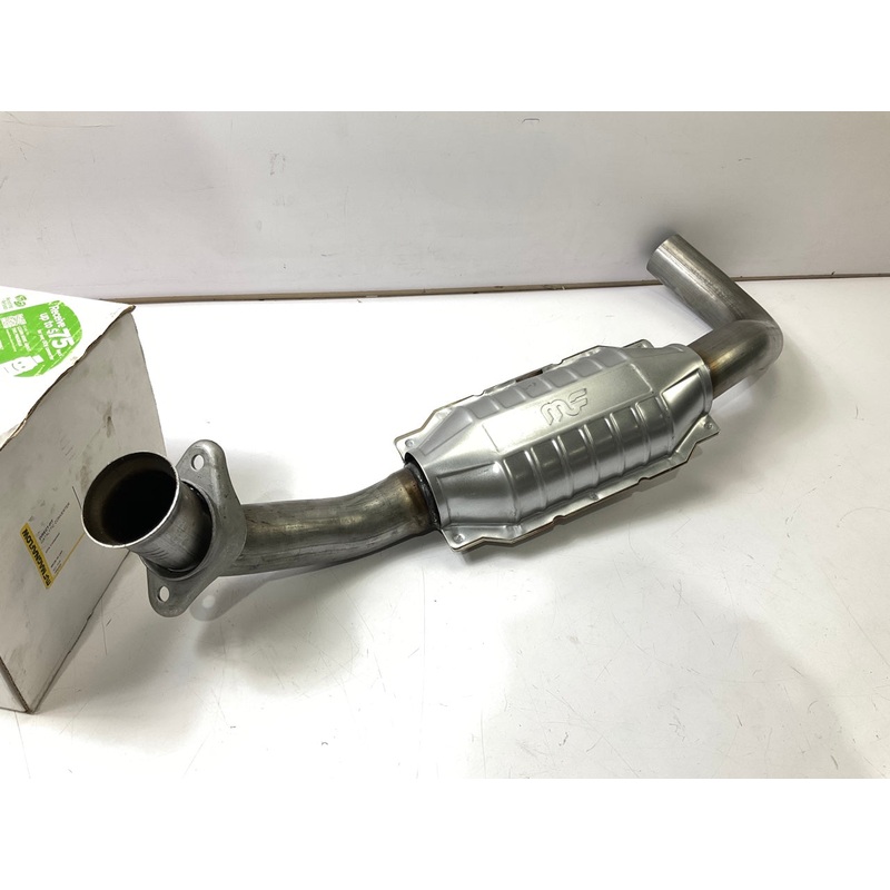 Magnaflow 49412 Direct-Fit Left Catalytic Converter, 03-05 Expedition 5.4L ONLY