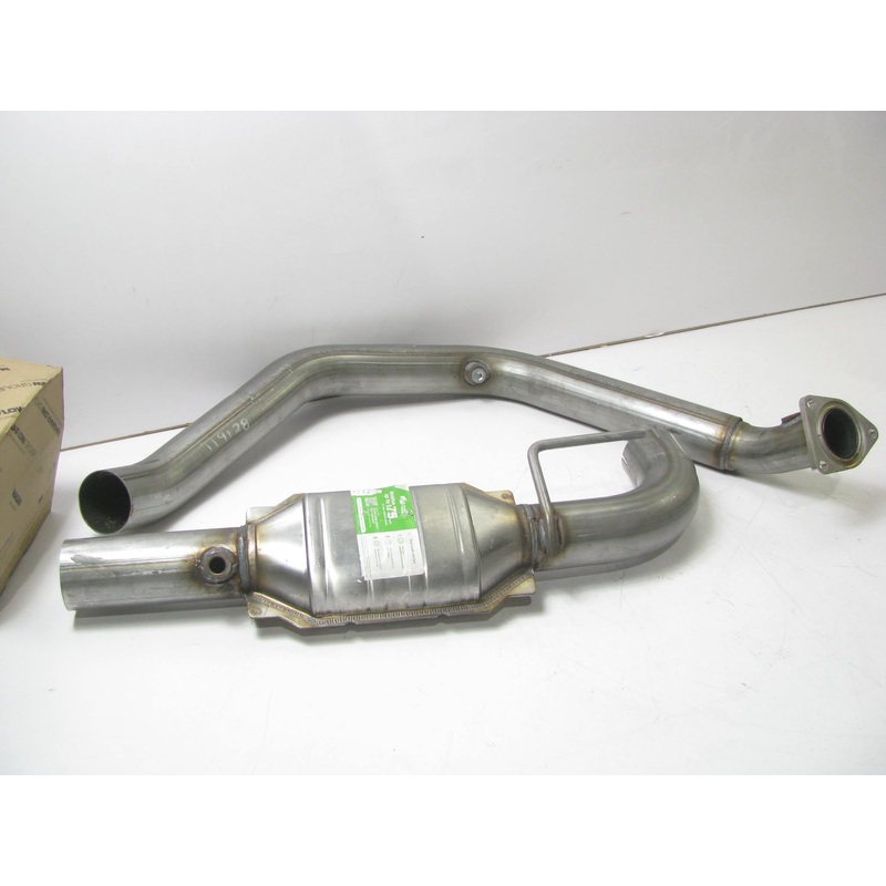 Magnaflow 49601 Direct-Fit LEFT Catalytic Converter - 03-07 Chevy Express 2500