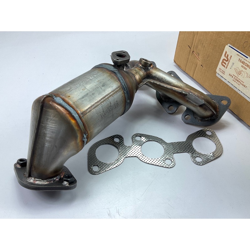 Magnaflow 50260 REAR Direct Fit Catalytic Converter & Manifold - 02-06 Camry V6