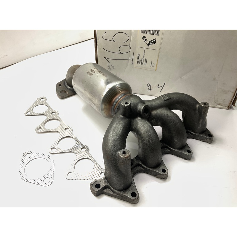 Magnaflow 50350 Direct Fit EPA Compliant Catalytic Converter & Exhaust Manifold