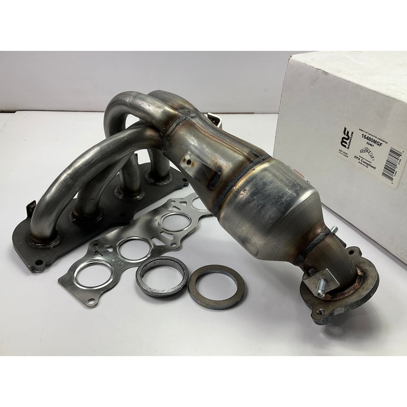 Magnaflow 50467 Direct-Fit Catalytic Converter & Exhaust Manifold 06-08 RAV4 2.4