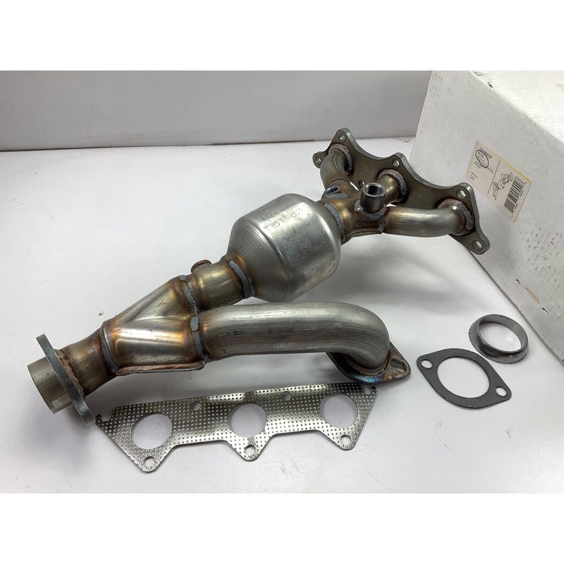 Magnaflow 50723 REAR Direct-Fit Catalytic Converter & Manifold - 04-11 Endeavor