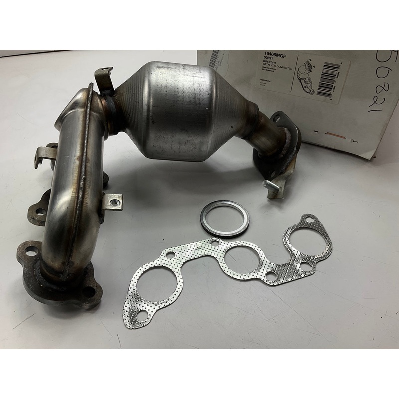 Magnaflow 50821 Front Direct Fit EPA Compliant Catalytic Converter & Manifold