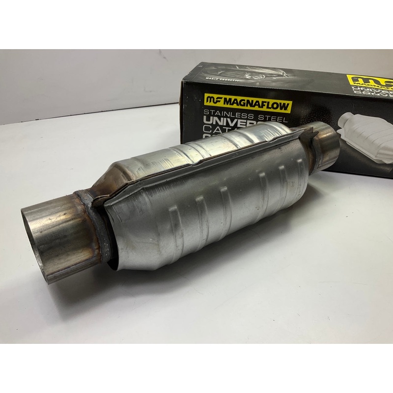 Magnaflow 51306 UNIVERSAL EPA Compliant Catalytic Converter, 2-1/2'' In Out 15'' L