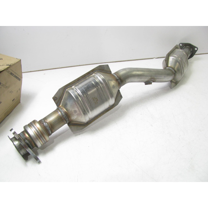 Magnaflow 51722 Direct-Fit Catalytic Converter For 2007-2010 Saturn Vue 2.4L