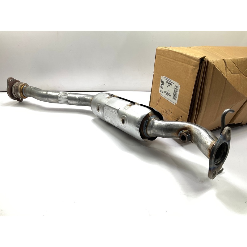 Magnaflow 23469 Direct-Fit Catalytic Converter 98-00 Buick Century, Grand Prix