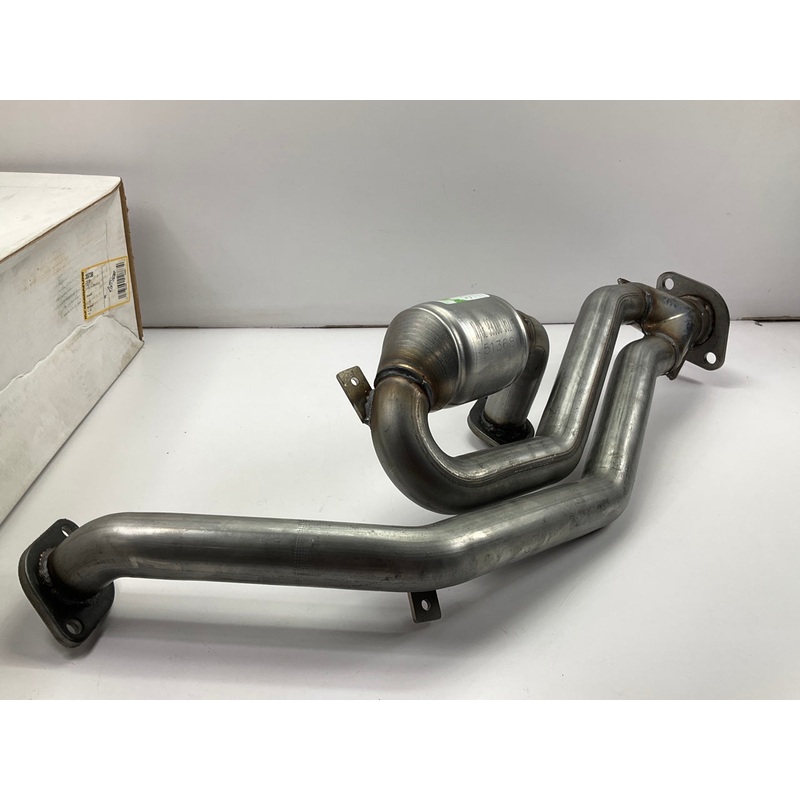 Magnaflow 23738 Direct-Fit Center Catalytic Converter 99-01 Lexus ES300 3.0L V6