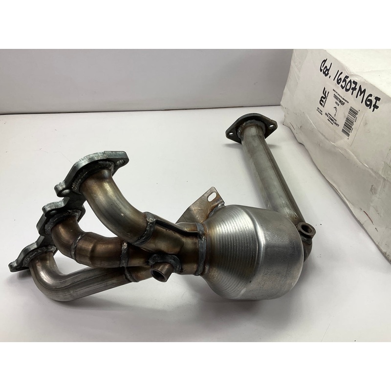 Magnaflow 24230 Direct Fit Front Catalytic Converter & Exhaust Manifold