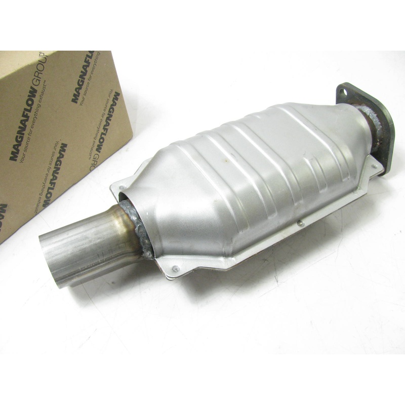 Magnaflow 24311 Direct-Fit Catalytic Converter 05-07 Ford Five Hundred Freestyle