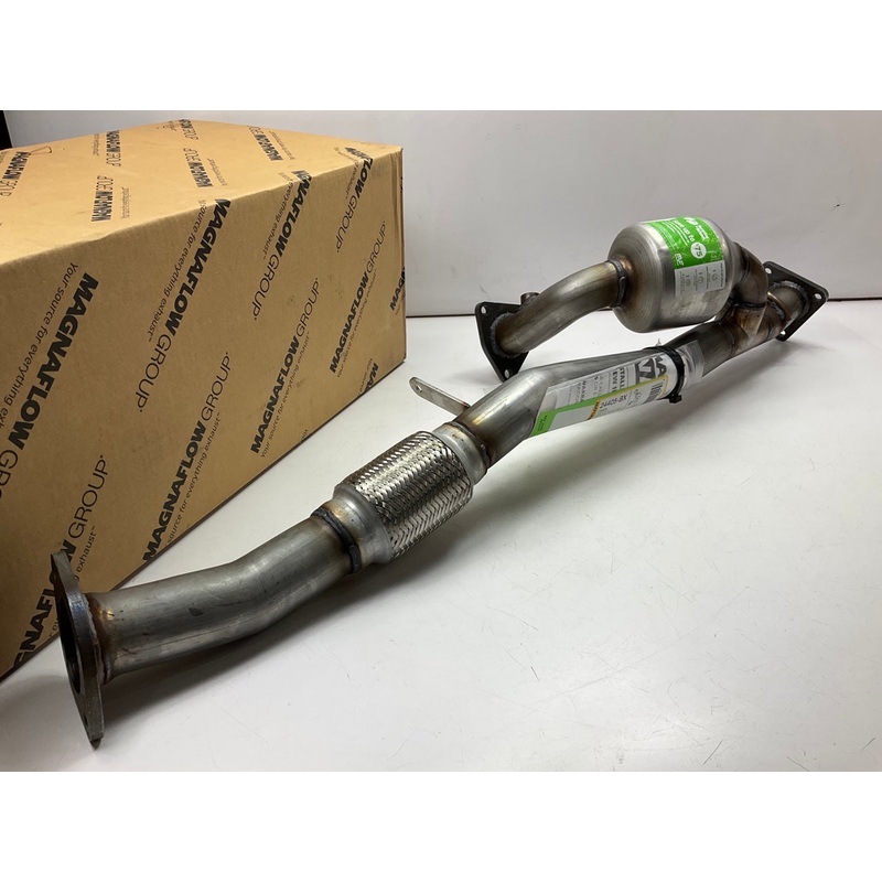 Magnaflow 24405 Direct Fit EPA Compliant Catalytic Converter For 99-01 Maxima