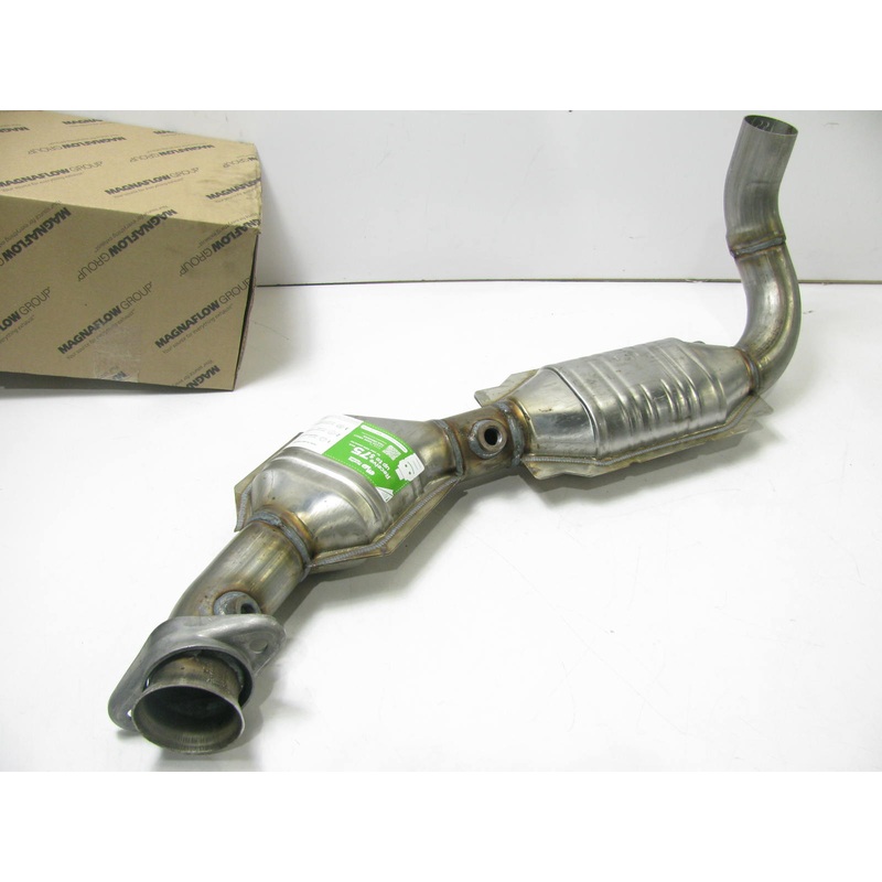 Magnaflow 24440 Direct-Fit LEFT Catalytic Converter - 2003-04 Expedition 4.6L V8