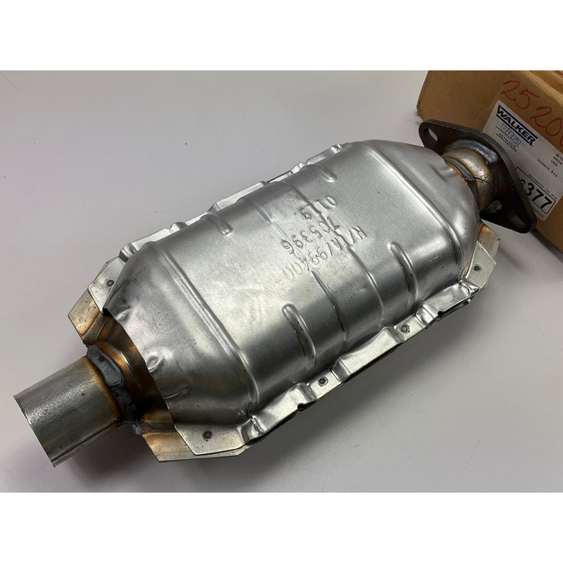 Walker 16377 Direct Fit EPA Compliant Catalytic Converter