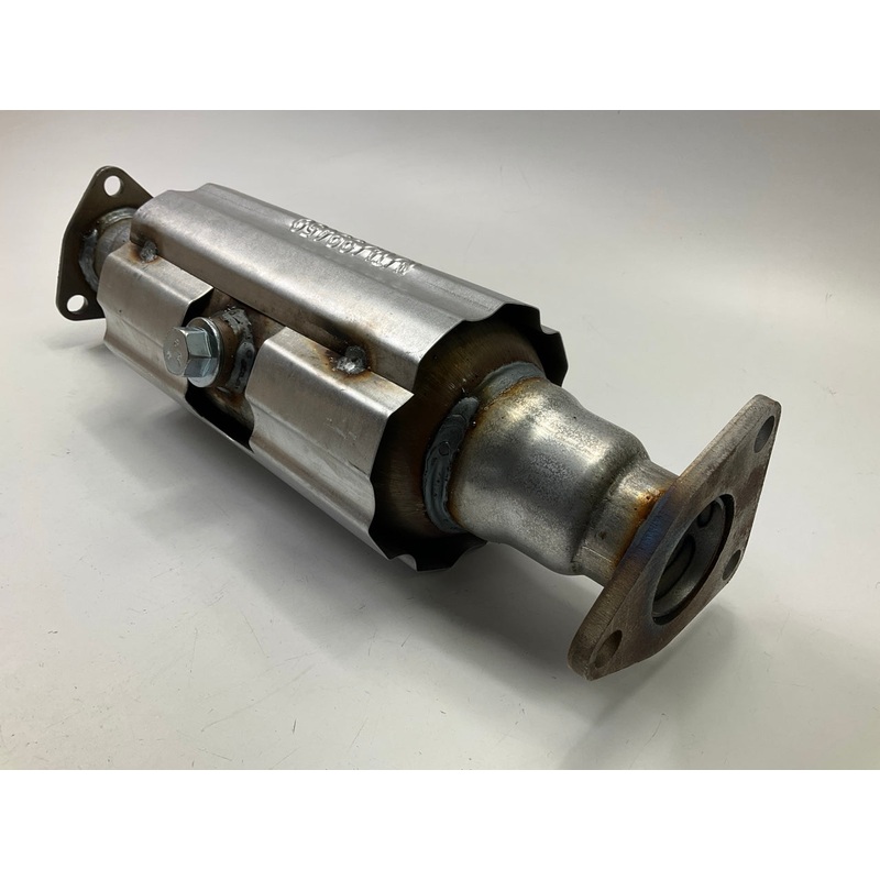 NEW UNBOXED WALKER 16458 Direct-fit Catalytic Converter 98-02 Honda Accord 2.3L