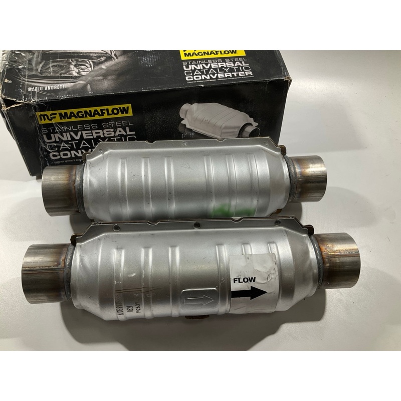 (2) Magnaflow 99356HM Dual Custom Exhaust 2-1/2'' Catalytic Converters UNIVERSAL