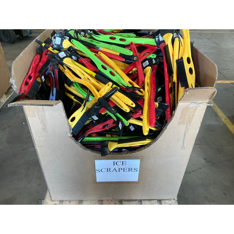 ONE PALLET  - Assorted Windshield Snow Brush / Ice Scrapers - 625 PCS / 450 LBS