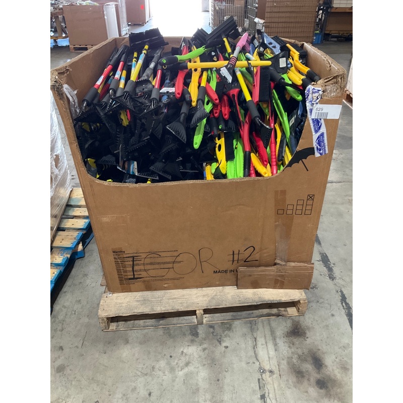 629 Pieces - WHOLESALE Pallet Of Ice Scrapers & Snow Brushes, MIXED LOT
