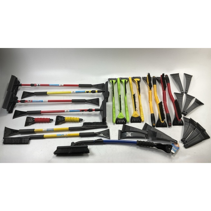 31 Assorted Mixed Ice Scrapers & Snow Broom Brushes - ICE SCRAPER Lot #25