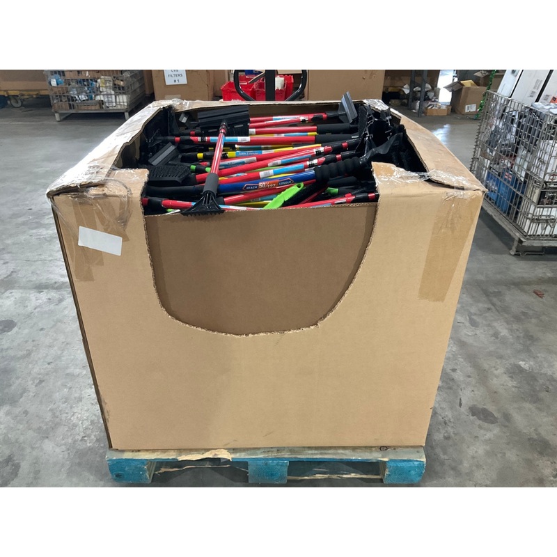 322 Pcs Total - Assorted Wholesale Mixed Ice Scrapers & Snow Brush Lot
